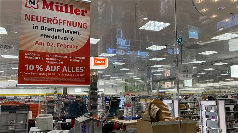Neuer Drogeriemarkt kommt nach Lehe und hat schon die Regale voll Die Drogeriekette Müller macht im Einkaufszentrum an der Pferdebade einen neuen Laden auf. Die Regale sind schon befüllt.