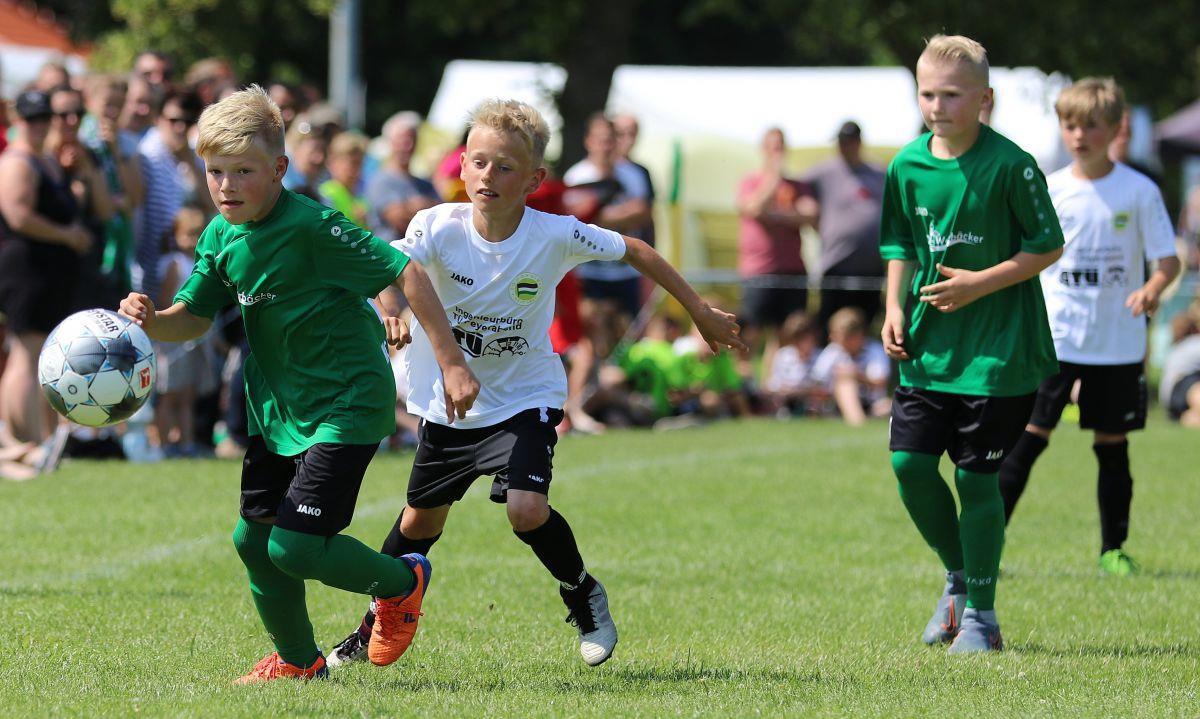 Fußball: TuS Elsfleth gewinnt E-Juniorenturnier in Abbehausen Die E-Junioren des TuS Elsfleth (grüne Trikots) gewannen am Sonntag das 42 Mannschaften umfassende Turnier des TSV Abbehausen vor der SG Bornim aus Potsdam.