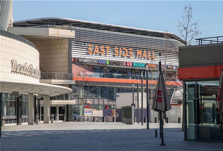 Die East Side Mall in Berlin wurde 2018 eröffnet und ist inzwischen ganz im Besitz der RFR Holding. Das Konzept sieht eine Mischung von Einzelhandel und Dienstleistungen vor.