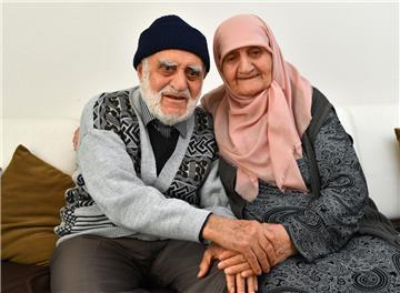 Die Eheleute Elmas und Mustafa Durak feiern ihre eiserne Hochzeit.