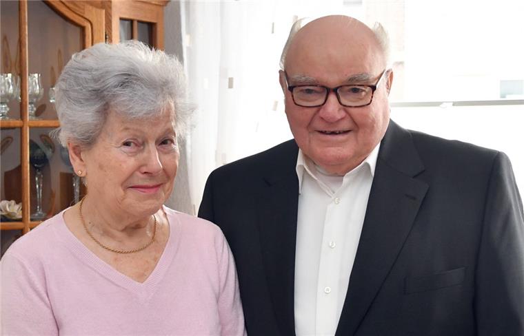 Die Eheleute Marianne und Hans Hinrichs aus Bremerhaven-Lehe feiern ihre diamantene Hochzeit.
