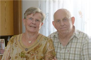 Die Eheleute Stürcken aus Geestemünde feiern Diamantene Hochzeit.