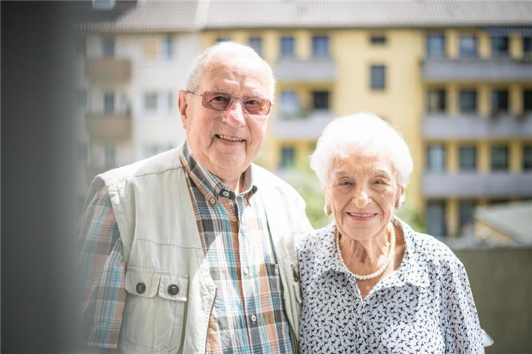 Eiserne Hochzeit in Bremerhaven: Sie erkannte ihn am Zungenschnalzen Die Eheleute Ursula (89) und Helmut (90) Strohsal aus Bremerhaven feiern am Mittwoch ihre eiserne Hochzeit.