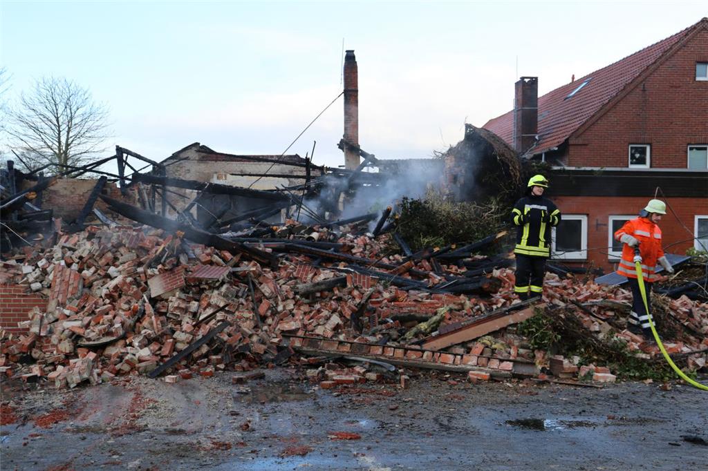 Die ehemalige Gaststätte Büttelmann in Appeln ist vollständig niedergebrannt. 