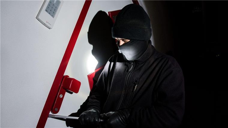 Einbrüche bei Zirkussen - Polizei nimmt drei Männer fest Die Einbrecherbande soll über mehrere Jahre hinweg immer wieder bei Zirkusbetreibern und Schaustellern eingebrochen sein. (Symbolbild)