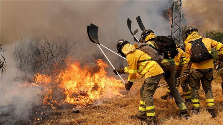 Deutsche Feuerwehrleute in Spanien - 40 Waldbrände zugleich Die Einsatzkräfte bekommen Unterstützung aus Deutschland. (Archivfoto)