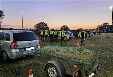 Die Einsatzkräfte kontrollierten auch einen Anhänger mit rund 700kg Kartoffeln.