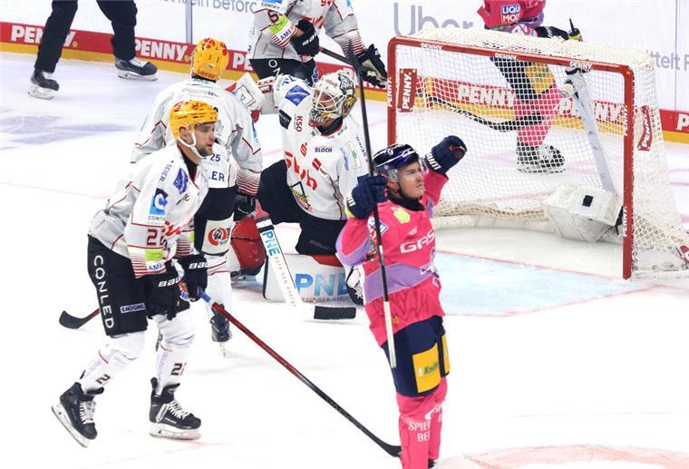 Die Eisbären Berlin haben auch die Final-Neuauflage gegen die Pinguins für sich entschieden.