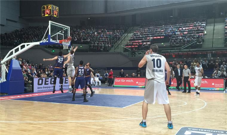 Die Eisbären sind dem Klassenerhalt ganz nah Die Eisbären Bremerhaven haben den Klassenerhalt in der Basketball-Bundesliga nach dem Sieg gegen Crailsheim so gut wie sicher. Foto Berlinke