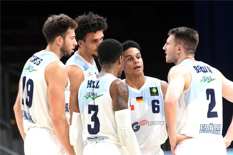 Eisbären mit Sieg gegen Paderborn zurück in der Erfolgsspur Die Eisbären Bremerhaven um Sid-Marlon Theis (v. L.), Moses Pölking, Casey Hill und Anthony Canty feiern auch ohne Scharfschütze Joshua Braun einen Sieg gegen Uni Baskets Paderborn.