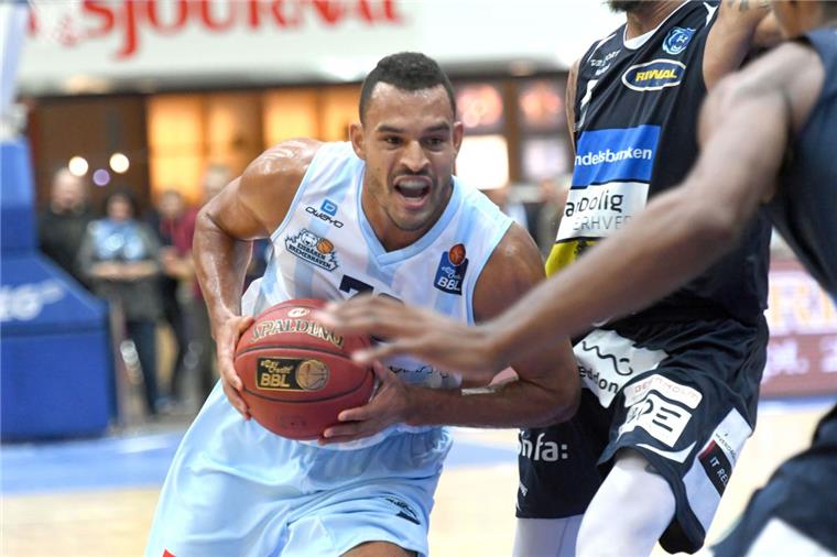 Saisonstart in Braunschweig: Coach Machowski, lass die Eisbären los! Die Eisbären Bremerhaven wollen durchstarten - auch David Brembly ist heiß auf den Start in Braunschweig.