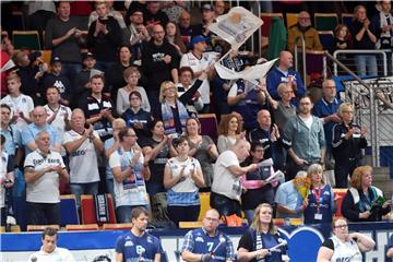 Die Eisbären schaffen es nicht, trotz einer ausgezeichneten Heimbilanz mehr Zuschauer in die Stadthalle zu locken.