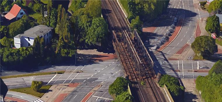 Cherbourger Straße: Das soll mit dieser Eisenbahnbrücke passieren Die Eisenbahnbrücke über der Cherbourger Straße ist über 100 Jahre alt. 2019 soll eine neue Brücke hier eingebaut werden.