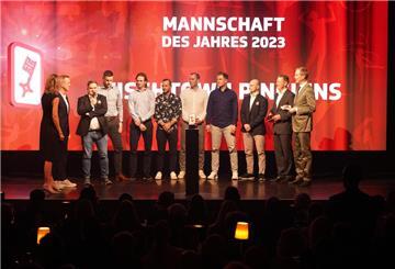 Die Eishockey-Profis der Fischtown Pinguins standen bei der Sportgala in Bremen als „Mannschaft des Jahres 2023“ im Rampenlicht.