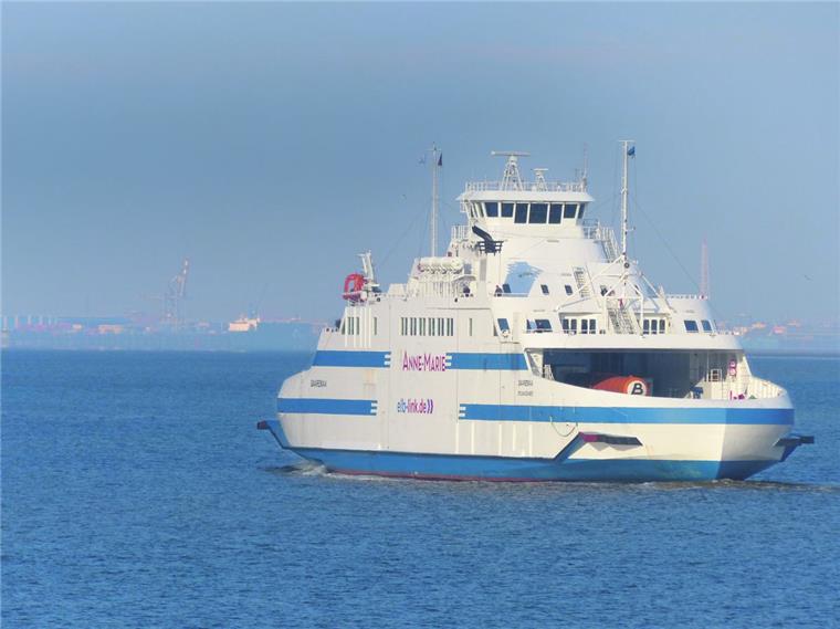 Die Elbfähre Cuxhaven-Brunsbüttel nimmt Kurs auf ein Insolvenzverfahren.