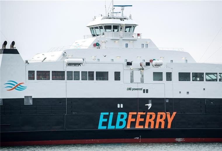 Die Elbfähre verkehrt zwischen Cuxhaven und Brunsbüttel.