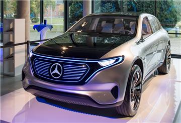 Die Elektro-Fahrzeugstudie EQ von Mercedes-Benz: Der Konzern will seine Elektroautos im Werk Bremen bauen, kündigte Daimler Chef Dieter Zetsche am Donnerstag an. 