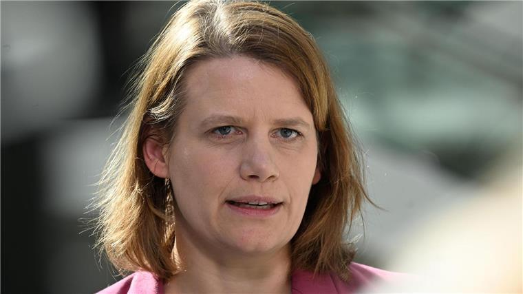 Ministerin: Verbrenner-Auto droht zur Kostenfalle zu werden Die Elektromobilität brauche neuen Schwung – jetzt seien bessere Rahmenbedingungen gefragt, sagt Ministerin Julia Willie Hamburg. (Archivbild)