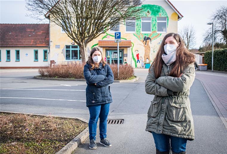 Surheider Eltern fordern weitere Hortgruppe Die Eltern fordern für den Nachwuchs an der Surheider Schule die Etablierung einer weiteren Hortgruppe zur Betreuung der Schüler. Miriam Schaller (links) und Anna Bey sind zwei der Erziehungsberechtigten.