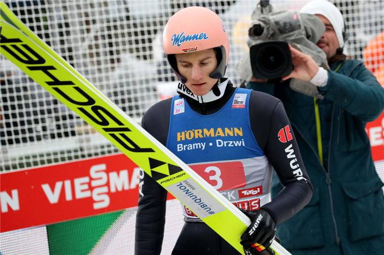 Großer Dämpfer für Geiger Die Enttäuschung ist Skispringer Karl Geiger ins Gesicht geschrieben: In Innsbruck landete er nur auf dem achten Platz.
