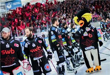 Die Enttäuschung sitzt tief, doch immer mehr kommt bei den Pinguins auch der Stolz auf eine überragende Saison durch, die am Mittwoch groß gefeiert werden soll.
