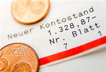 „Die Ergebnisse zeigen deutlich, dass es für Verbraucher immer relevanter wird, finanzielle Engpässe schnell und unbürokratisch zu decken“, ordnete der Privatkundenchef von Barclays in Deutschland, Tobias Grieß, die Ergebnisse der YouGov-Umfrage ein.
