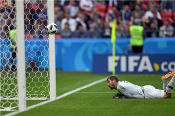 Die Erlösung für Frankreich: Australiens Torwart Mathew Ryan kann den Ball nicht halten. Somit steht es 2:1. 