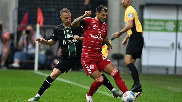 Die erste Halbzeit zwischen Fortuna Düsseldorf und Hannover 96 war größtenteils ausgeglichen. 