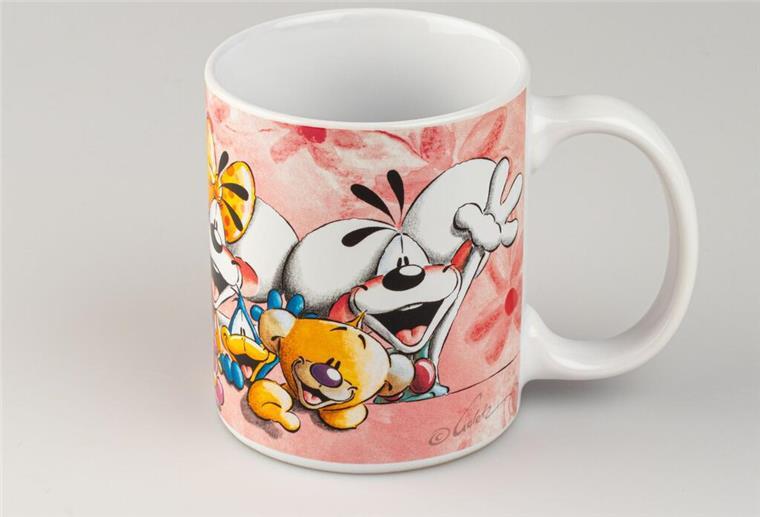 Diddl ist zurück! Comeback der Kultmaus nach zehn Jahren Pause Eine Diddl-Tasse steht auf einem Tisch.