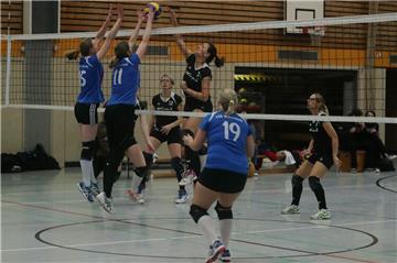 Die erste Nordenhamer Mannschaft (rechts vom Netz) hatte personalbedingt eine schwierige Saison, hielt aber die Bezirksliga.
