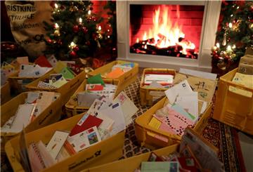 Die ersten Briefe sind schon da – dabei haben die Außenstellen von Weihnachtsmann, Christkind und Nikolaus noch gar nicht offiziell geöffnet. 