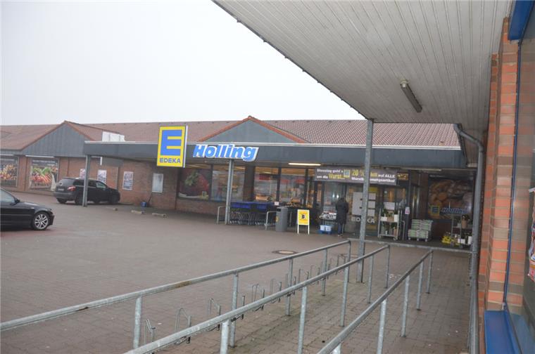 Die Erweiterung des Edeka-Marktes Holling in Langen (Foto) bleibt Wunsch der Stadt Geestland auf dem Weg zur kaufkräftigen Kommune. In Bremerhaven ist man dagegen, weil Kaufkraftverluste befürchtet werden. Die Handelskammer hat die Streitenden an einen Tisch gebeten