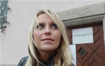 Die Erzieherin mit dem Künstlernamen "Julia Pink" ist aus der Kirche ausgetreten. 