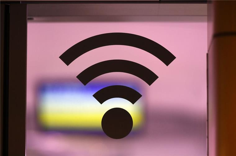 Ab Frühjahr ist "surfen" am Neuen Hafen kostenlos Die EU finanziert kostenloses WLAN in Tausenden Gemeinden.