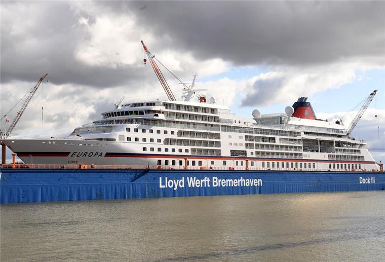 5-Sterne-Luxuskreuzfahrtschiff „Europa“ verlässt Bremerhaven - So gehts nun weiter Die „ Europa“ hat die Lloyd-Werft verlassen.