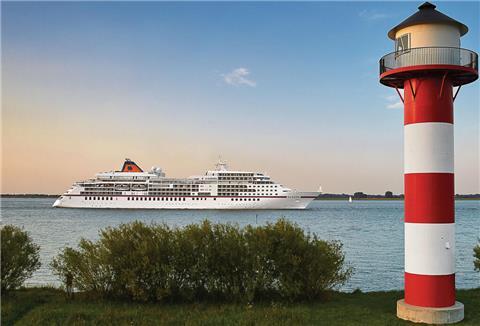 Die „Europa“ kommt aus der Ostsee nach Bremerhaven