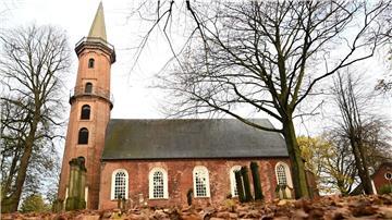 Die evangelisch-reformierte Kirche untersucht die Tätigkeit eines mittlerweile verstorbenen Pfarrers, der auch in Niedersachsen arbeitete. (Symbolbild)