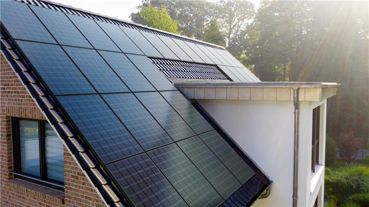 Die EWE bietet Solaranlagen für Privatkunden jetzt als Pachtmodell an.