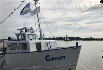 Die Fähre „Guntsiet“ geht wieder in Fahrt. Der Defekt am Kühler konnte behoben werden. 