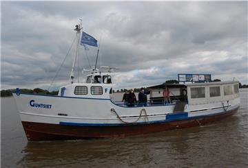 Die Fähre „Guntsiet“ nimmt ab Freitag, 6. Mai, wieder seinen Pendelverkehr zwischen der Braker Kaje und der Weserinsel Harriersand auf.