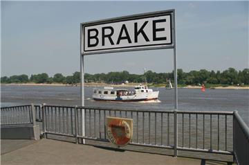Die Fähre "Guntsiet" verbindet die Stadt Brake mit der Weserinsel Harriernsand.