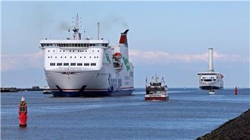 Die Fähren von Stena Line, die zwischen Rostock und dem schwedischen Trelleborg verkehren, können auch von Zügen genutzt werden. Das macht sie bedeutsam für Militärtransporte, sagt Stena Line. (Archivbild)