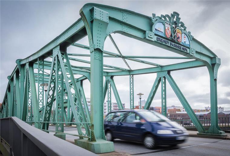 Alte Geestebrücke in Bremerhaven muss erneut gesperrt werden Die Fahrbahn der Alten Geestebrücke muss saniert werden.