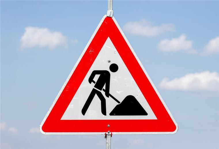 Abschnitt der B212 in der Wesermarsch gesperrt Ein Baustellen-Schild