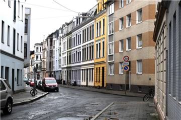 Die Fahrbahn der Kistnerstraße ist von Schlaglöchern übersät. Sie soll von Grund auf saniert werden.  Foto Scheer