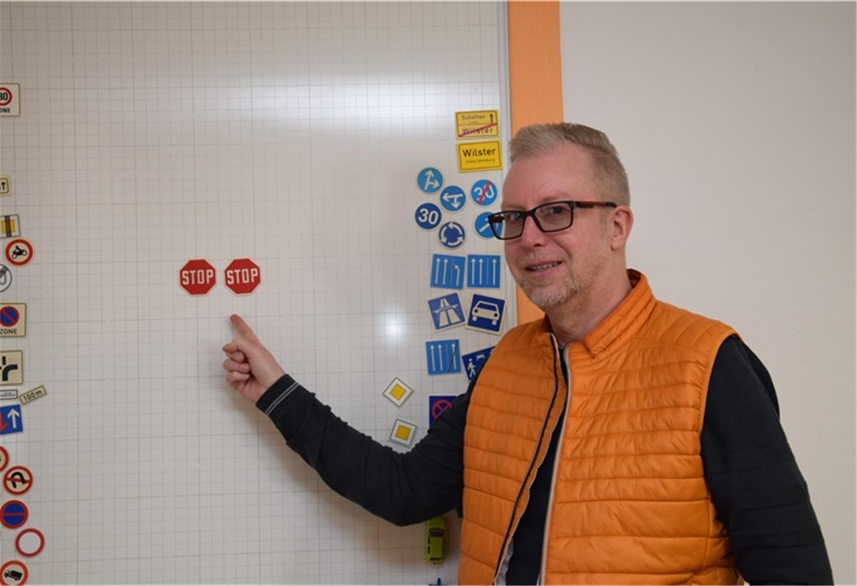Das Coronavirus und die Folgen für Fahrlehrer Die Fahrlehrer dürfen ihren Beruf aufgrund der Coronakrise aktuell nicht ausüben. Sven Nungesser und seine Kollegen hoffen darauf, dass sie bald wieder Fahrschüler unterrichten dürfen.