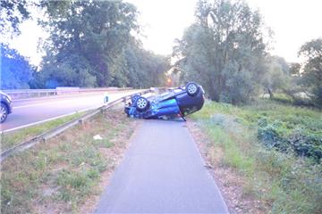 Die Fahrt des 23jährigen Mannes aus Oyten endete über Kopf auf dem Radweg zwischen Scheeßel und Rotenburg.