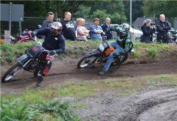 Die Fahrt durch die Steilkurve erforderte bei allen Fahrern in Badenstedt die volle Konzentration.