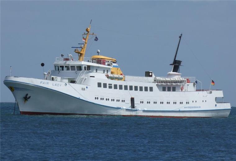 Erstmals seit 2019: Diese Fähre bringt Urlauber endlich wieder nach Helgoland Die Fair Lady liegt auf dem Wasser. Nach Jahren Pause fährt wieder das Schiff von Bremerhaven nach Helgoland.