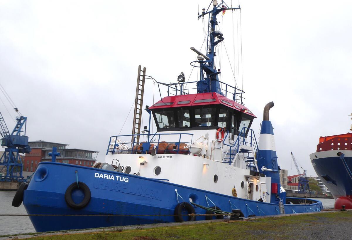 Der Schlepper "Daria Tug" liegt im Hafen.